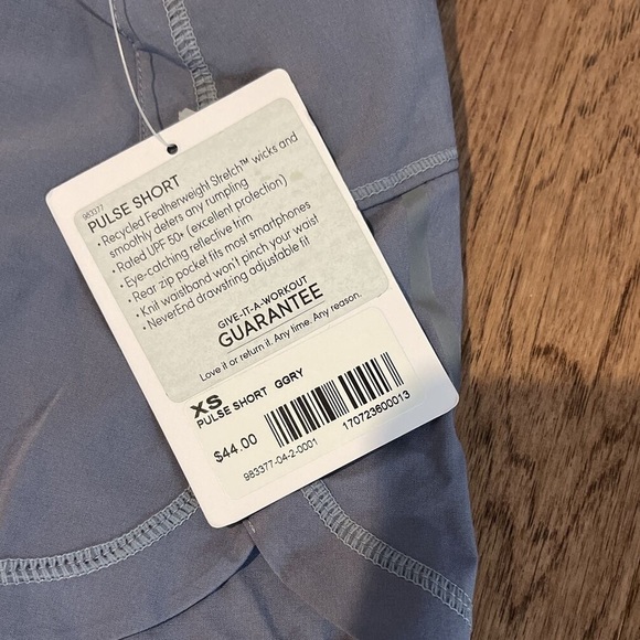 Athleta Pulse Shorts Women's Size Medium Grey  Built-in Brief Lined 3" Inseam - Picture 12 of 12